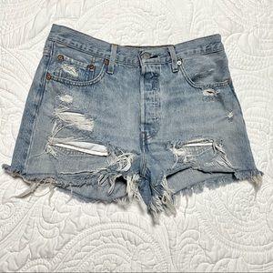 Levi’s cutoffs distressed vintage style size 28